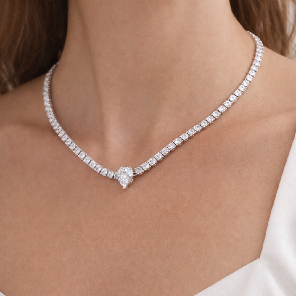 Elegant Silver Necklace with Teardrop Pendant 16”